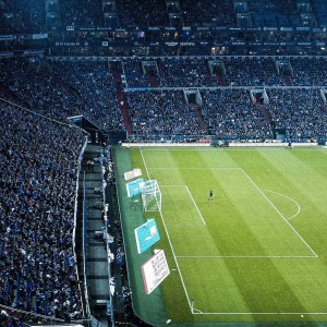 维埃拉盛赞德布劳内，他改变了比赛，是史上最伟大的中场之一